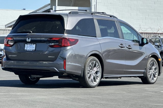 New 2027 Honda Odyssey Touring image 4