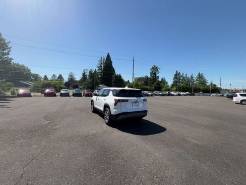 Used 2025 Chevrolet Equinox LT FWD image 16