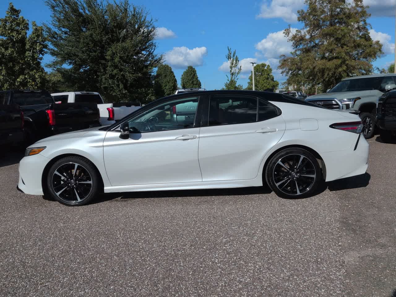 Used 2019 Toyota Camry XSE FWD image 3