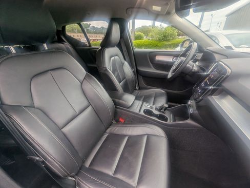 Used 2022 Volvo XC40 T5 Momentum AWD/4WD image 10