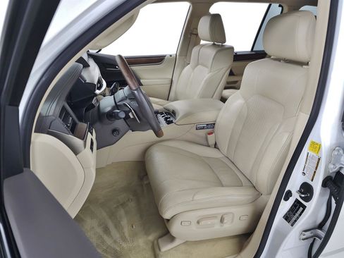 Used 2021 Lexus LX 570 4WD w/ Luxury Package image 18