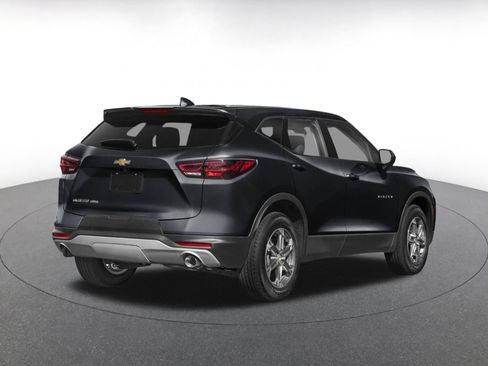 Used 2025 Chevrolet Blazer LT FWD image 2
