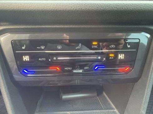 Used 2023 Volkswagen Tiguan SE R-Line image 27