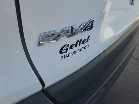 Used 2019 Toyota RAV4 LE image 5