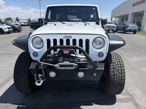 Used 2014 Jeep Wrangler Unlimited Rubicon w/ Connectivity Group AWD/4WD image 2
