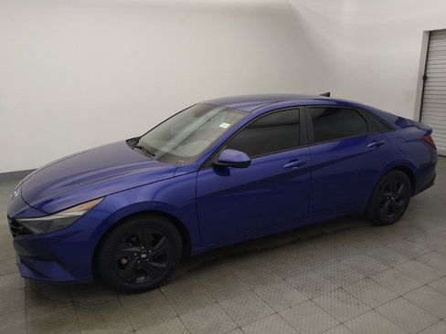 Used 2021 Hyundai Elantra SEL w/ Convenience Package FWD image 2
