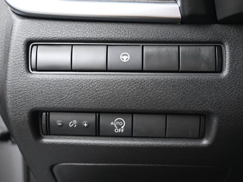 Used 2023 Nissan Rogue SV AWD/4WD image 12