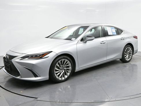 Used 2019 Lexus ES 350 Ultra Luxury w/ Accessory Package image 3