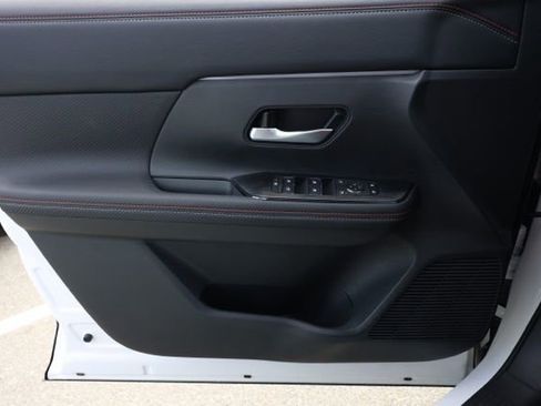 New 2026 Nissan Kicks SR image 23