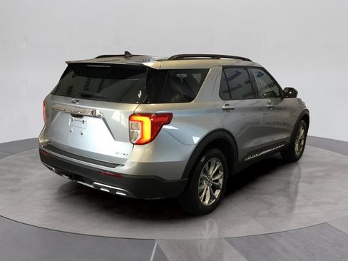Used 2024 Ford Explorer XLT w/ Equipment Group 202A AWD/4WD image 5