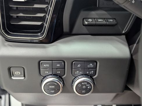 Used 2024 GMC Sierra 1500 AT4X image 16