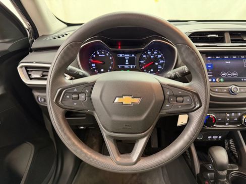 Used 2021 Chevrolet TrailBlazer LS FWD image 21