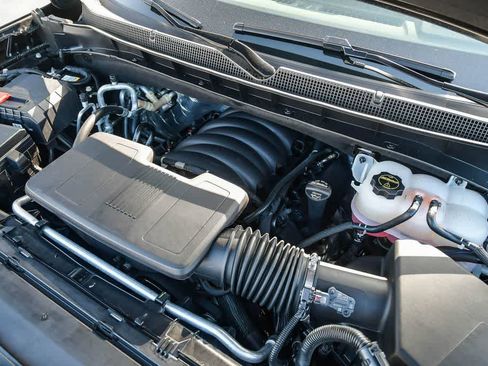 Used 2026 Chevrolet Suburban Premier RWD image 31