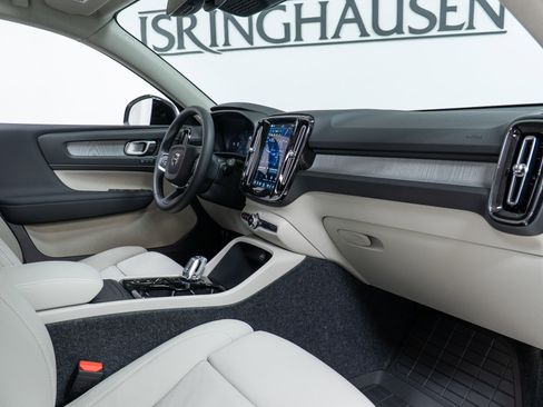 New 2026 Volvo XC40 B5 Ultra w/ Climate Package image 21
