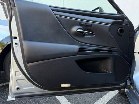 Certified 2025 Lexus ES 300h w/ Premium Package image 28