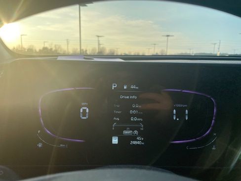 Used 2025 Kia Sportage EX w/ Premium Package image 11