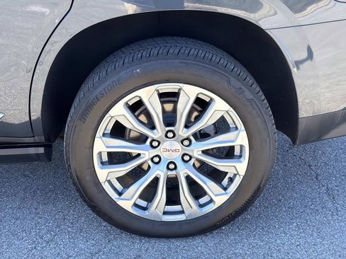 Used 2021 GMC Yukon Denali w/ Denali Premium Package image 11