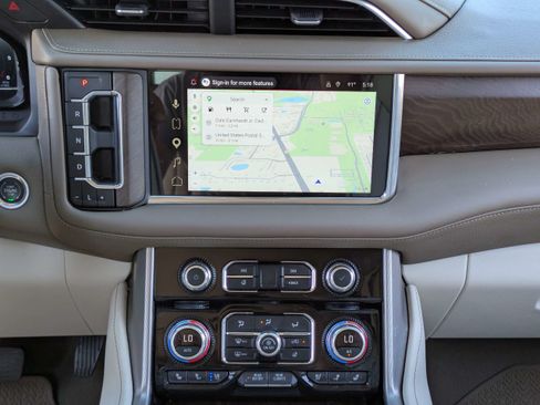 Used 2024 GMC Yukon Denali w/ Advanced Technology Package AWD/4WD image 19