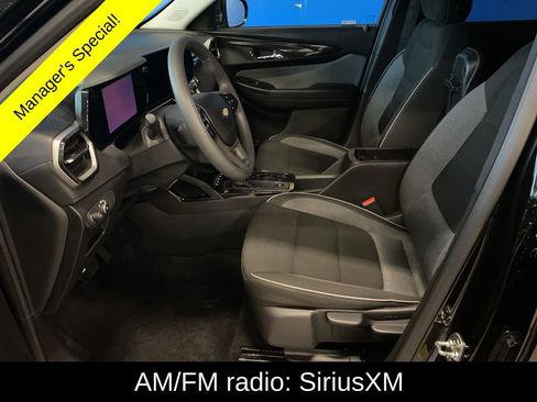 Used 2025 Chevrolet TrailBlazer LT w/ Driver Confidence Package image 8