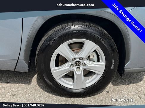 Used 2021 Toyota Highlander LE FWD image 9