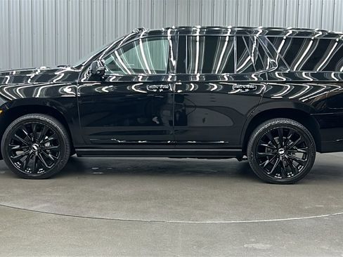 Used 2025 Cadillac Escalade Sport Platinum w/ LPO, ONYX Package image 2