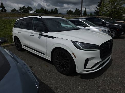 Used 2025 Lincoln Aviator Reserve w/ Equipment Group 201A AWD/4WD image 6