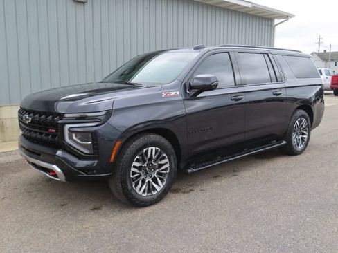 Used 2025 Chevrolet Suburban Z71 w/ Z71 Off-Road Package AWD/4WD image 8