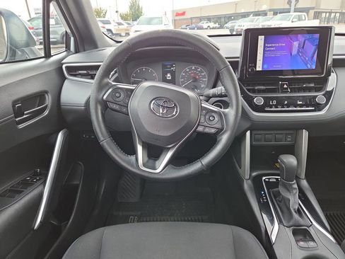 Used 2023 Toyota Corolla Cross SE image 19