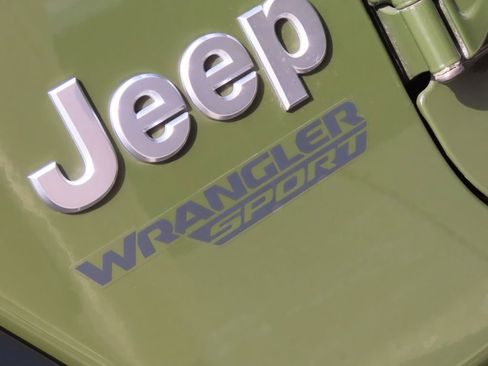 Used 2021 Jeep Wrangler Sport S image 16