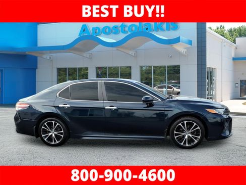 Used 2020 Toyota Camry SE image 2