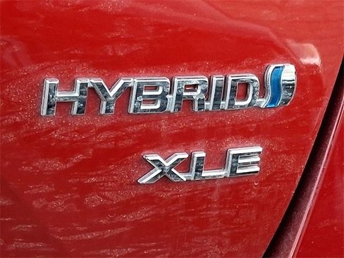 Used 2020 Toyota Prius XLE w/ Advanced Technology Package image 31