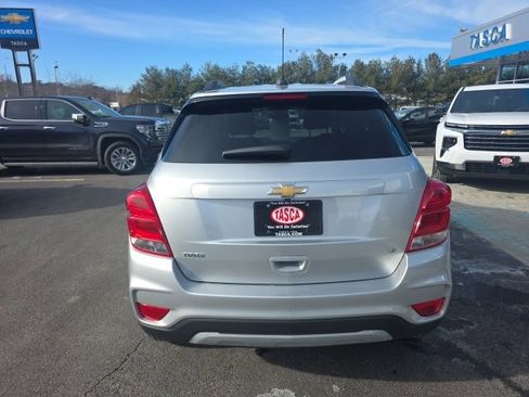 Used 2019 Chevrolet Trax LT w/ LT Convenience Package image 4