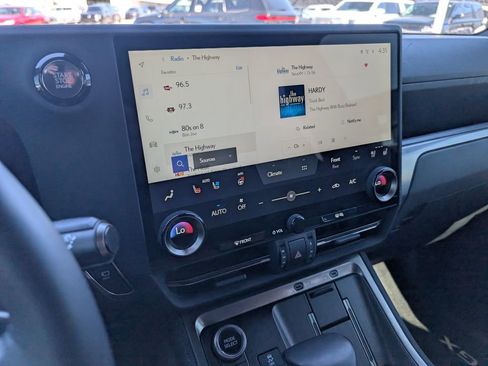 Used 2025 Lexus GX 550 w/ Accessory Package (31) AWD/4WD image 9