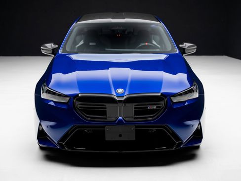 Used 2025 BMW M5 w/ Carbon Package image 5