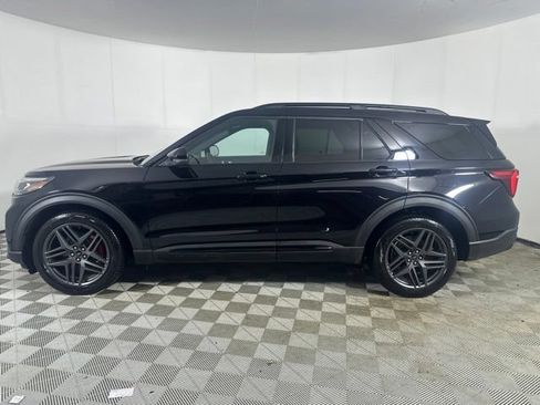 Used 2025 Ford Explorer ST AWD/4WD image 4