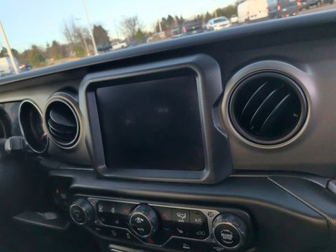 Used 2022 Jeep Gladiator Sport image 18