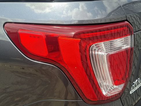 Used 2019 Ford Explorer XLT w/ Equipment Group 202A AWD/4WD image 11