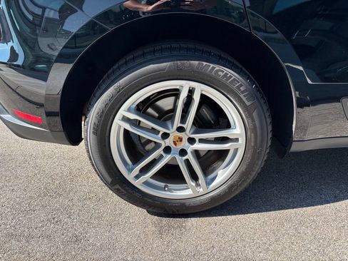 Certified 2026 Porsche Macan AWD/4WD image 40