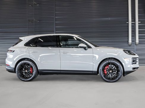 Certified 2026 Porsche Cayenne S AWD/4WD image 11