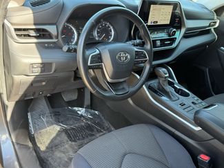 Used 2023 Toyota Highlander LE video 2