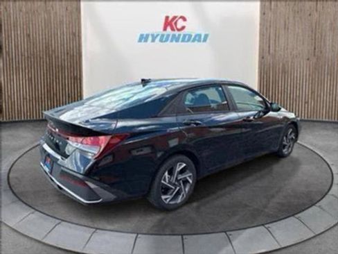 New 2025 Hyundai Elantra Sport image 5