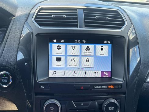 Used 2017 Ford Explorer XLT w/ Equipment Group 202A AWD/4WD image 22