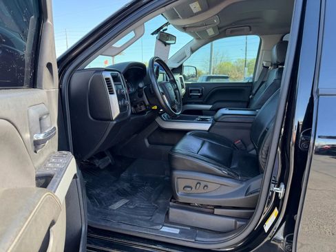 Used 2018 Chevrolet Silverado 1500 LT w/ Texas Edition image 4