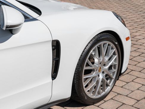 Used 2018 Porsche Panamera 4S image 33