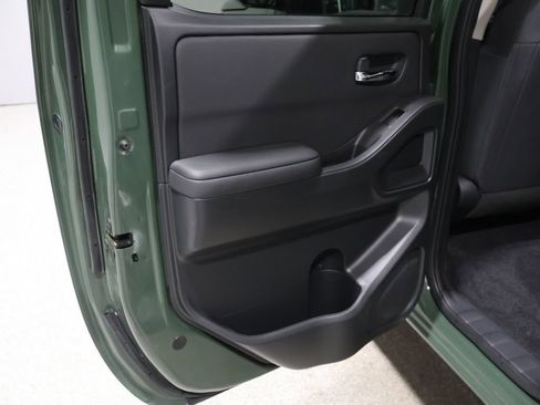 Used 2024 Nissan Frontier SV image 19