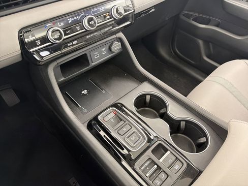 Used 2025 Honda Pilot Touring image 19