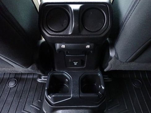 Used 2021 Jeep Wrangler Unlimited Sahara w/ LED Lighting Group AWD/4WD image 19