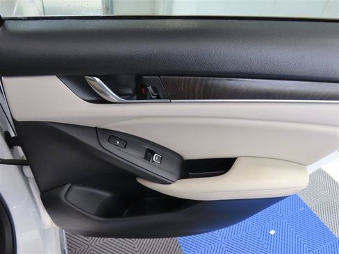 Used 2022 Honda Accord Touring image 36