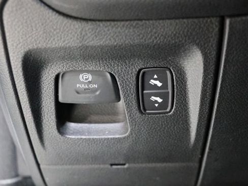 Used 2023 RAM 1500 Laramie AWD/4WD image 21