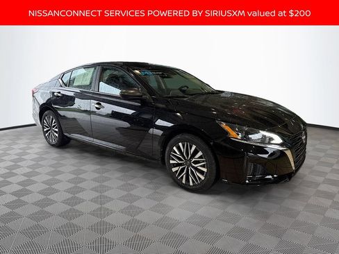 Used 2025 Nissan Altima 2.5 SV FWD image 3